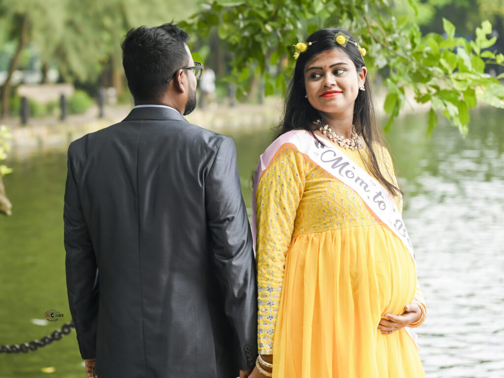 Mom to be photoshoot pose