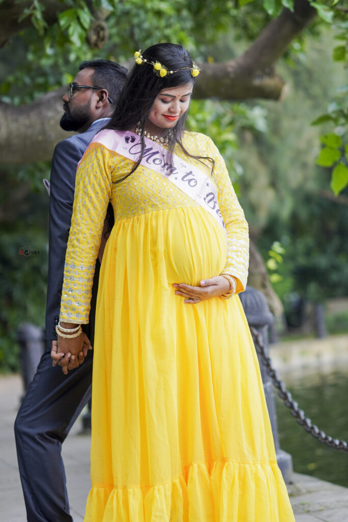 Outdoor Maternity couple pose