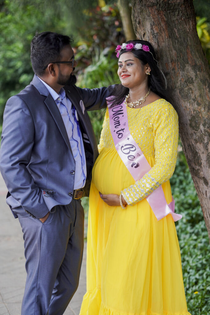 Outdoor Maternity pose idea