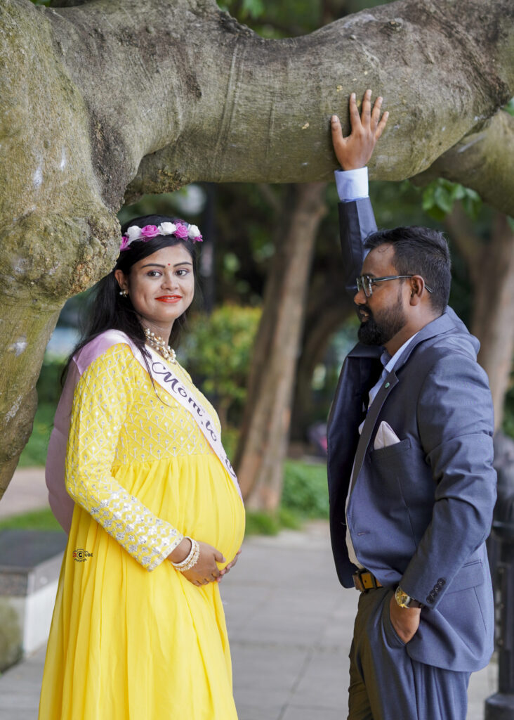 Maternity outdoor photo idea