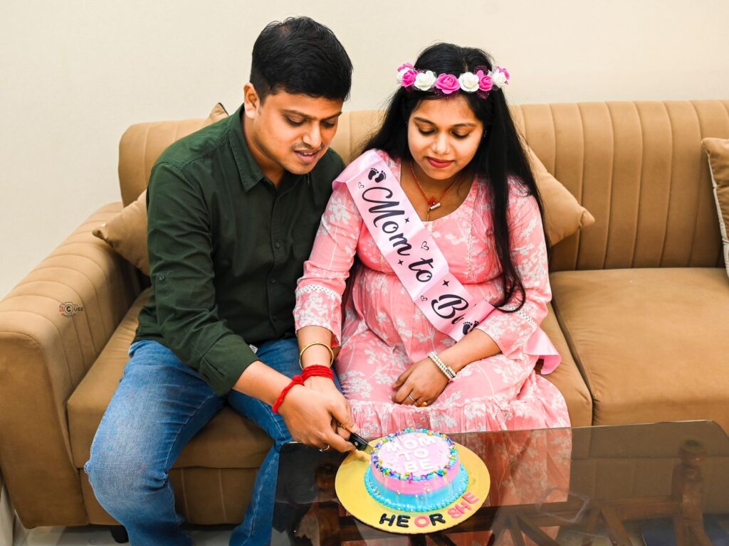 Maternity cake cutting