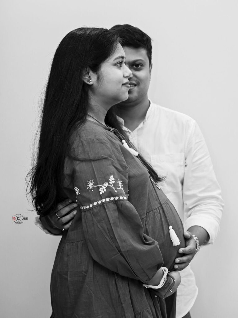 Low key maternity photoshoot