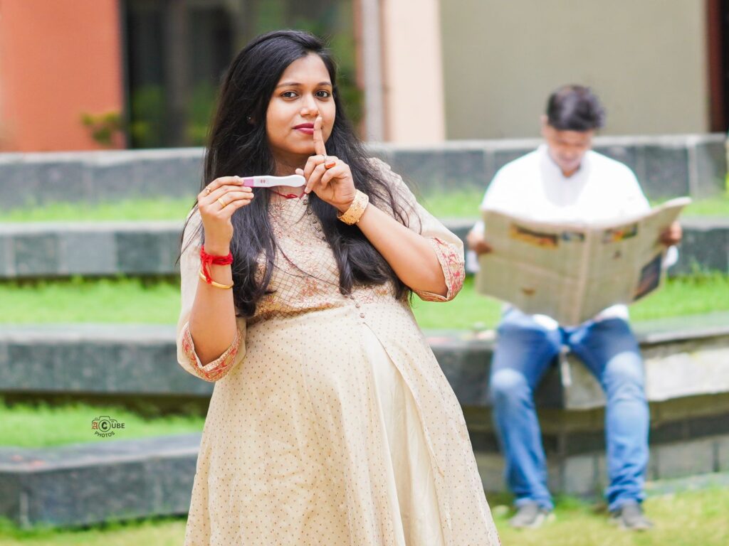 Maternity announcement photo idea