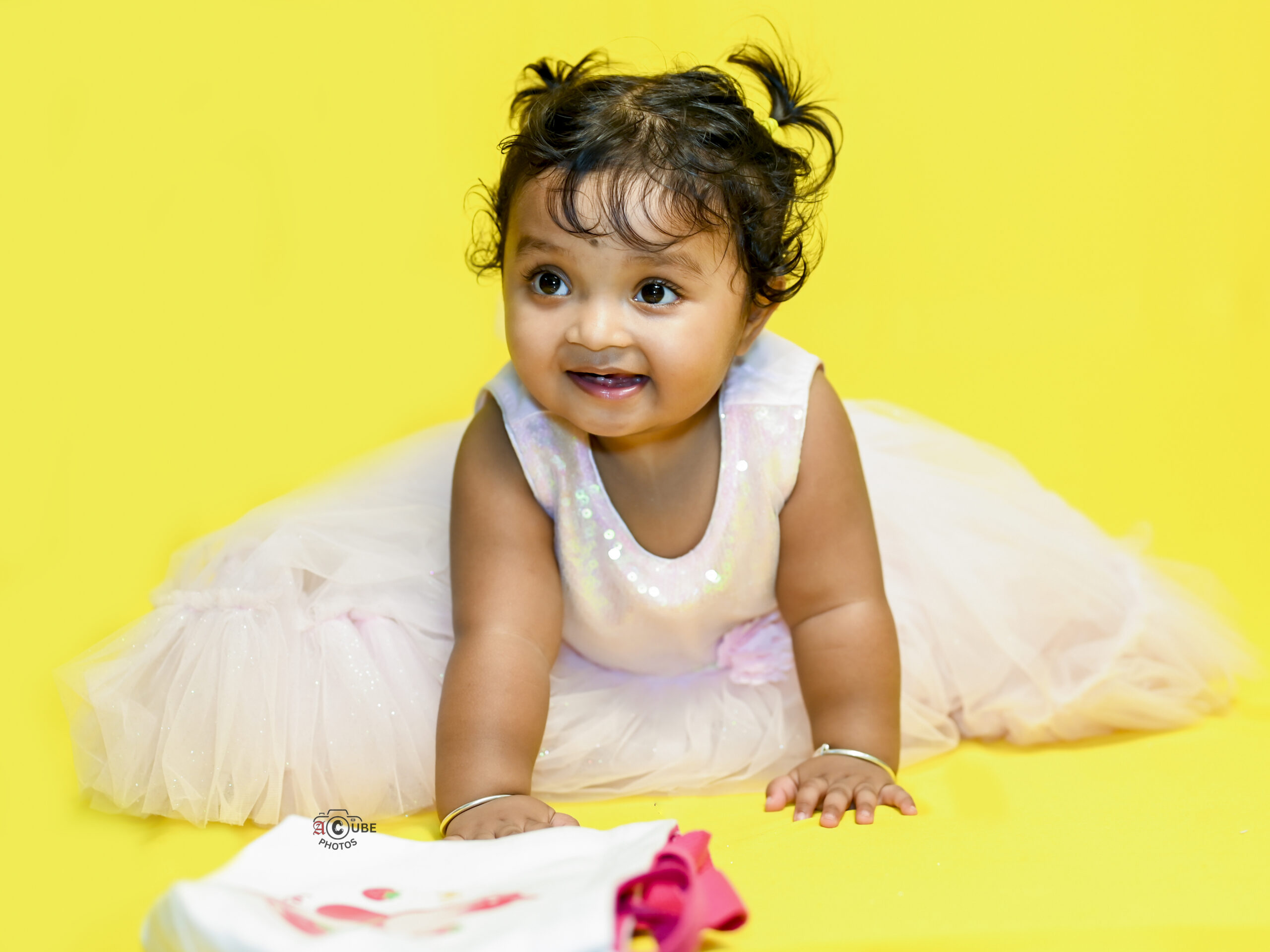golden glow cute pose