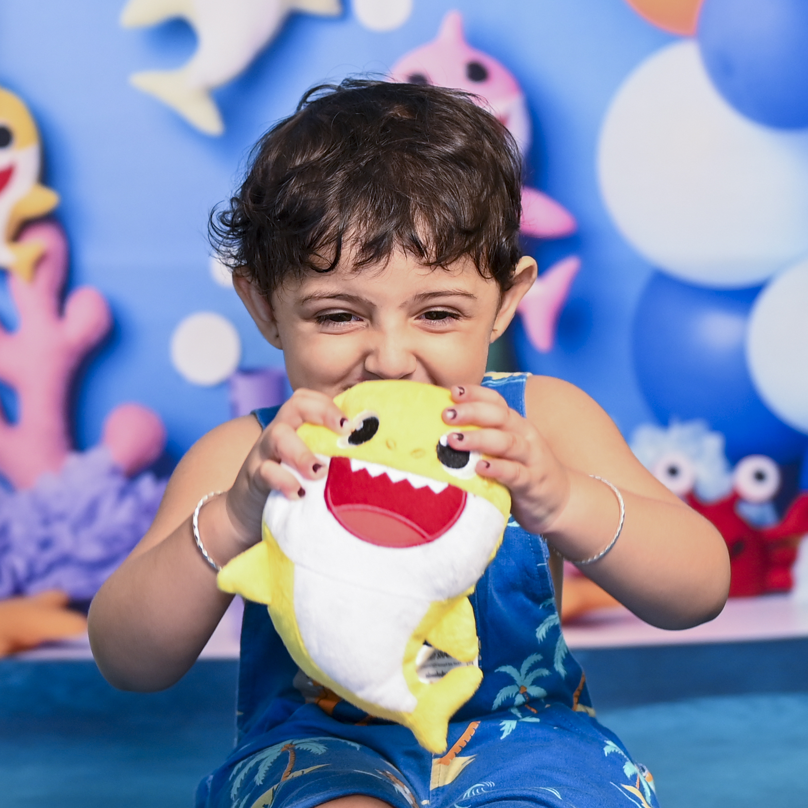 baby shark pose idea
