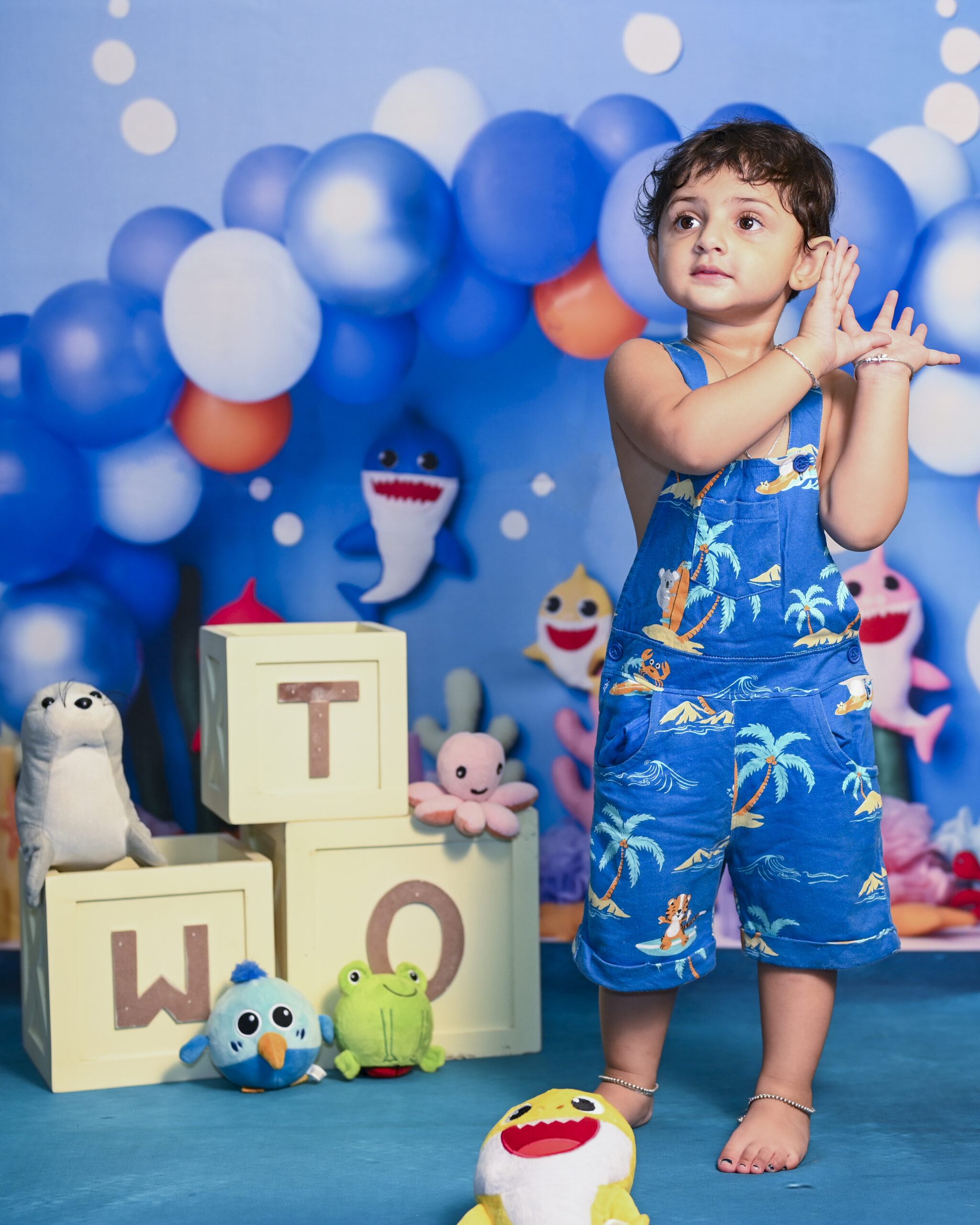 baby shark unique pose idea