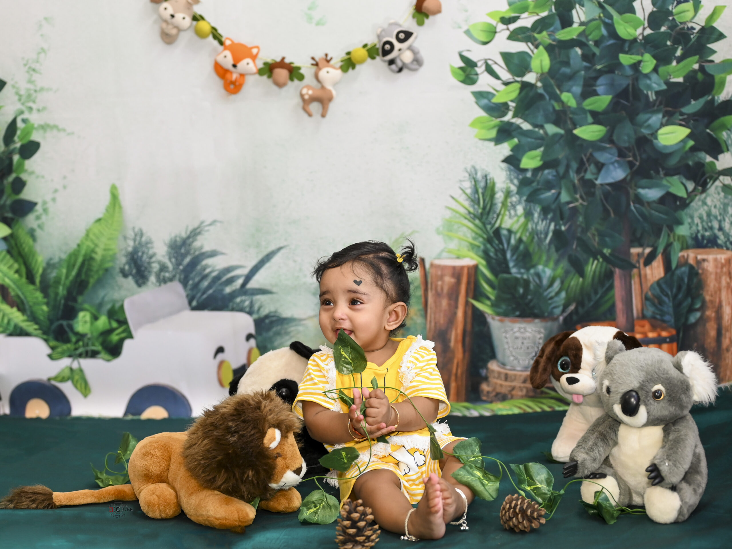 baby girl wild into the jungle