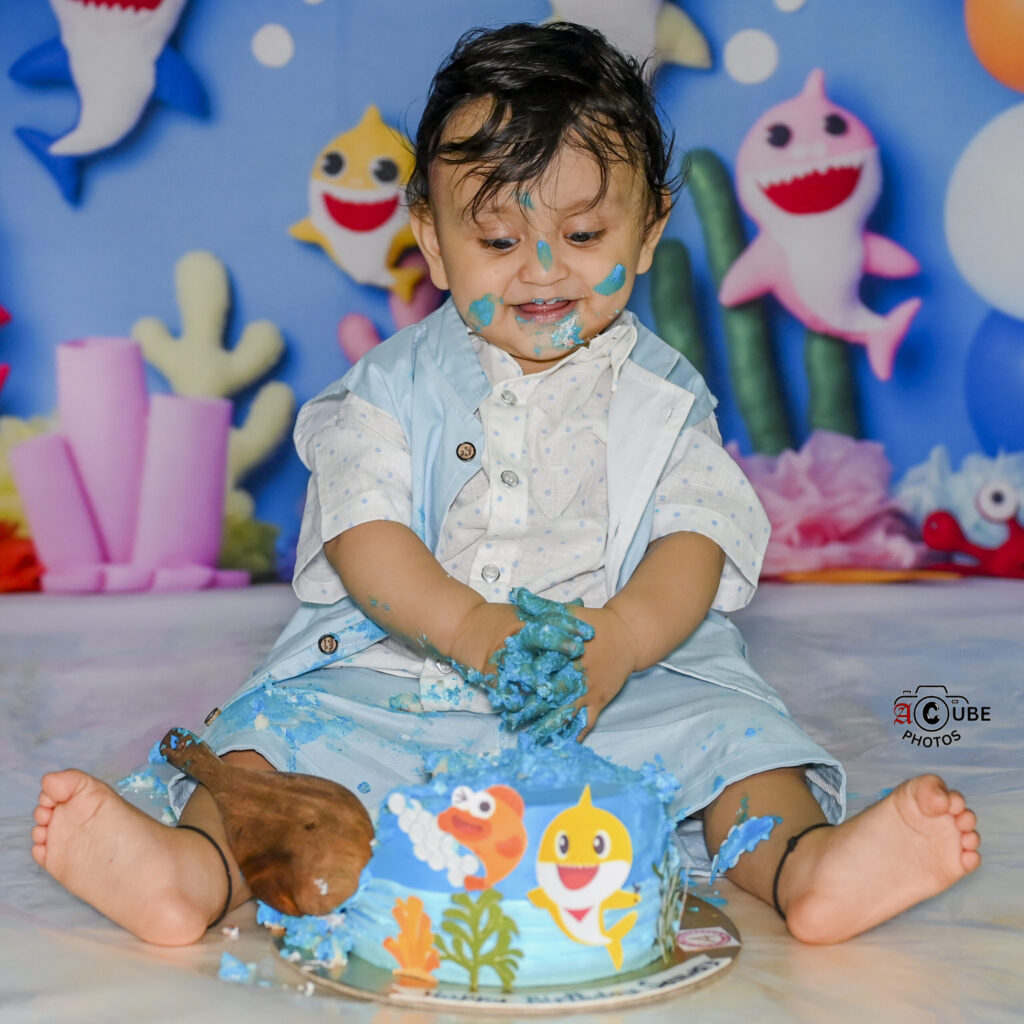 cake smash fun photoshoot