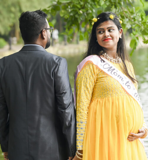Mom to be photoshoot pose