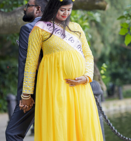 Outdoor Maternity couple pose